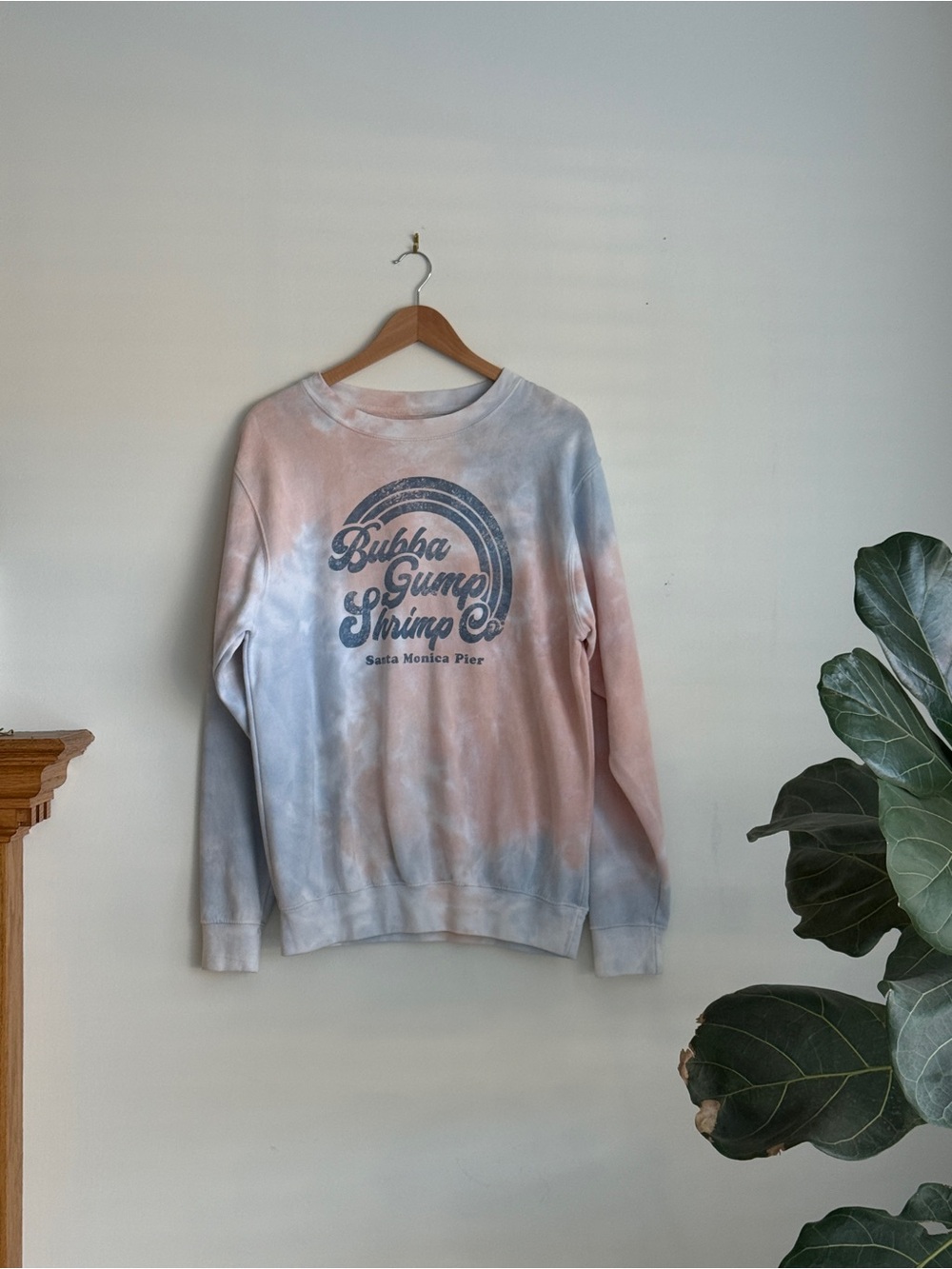 Bubba Gump souvenir- Santa Monica Tie-Dye Crewneck Sweater - Blue & Pink
